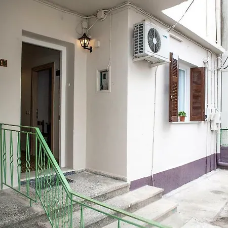 Othonas House *